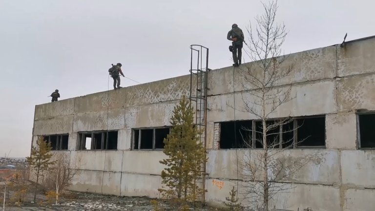 Вертолёты, бронетехнику и спецавтомобили задействовали в Иркутске в двухдневных антитеррористических учениях